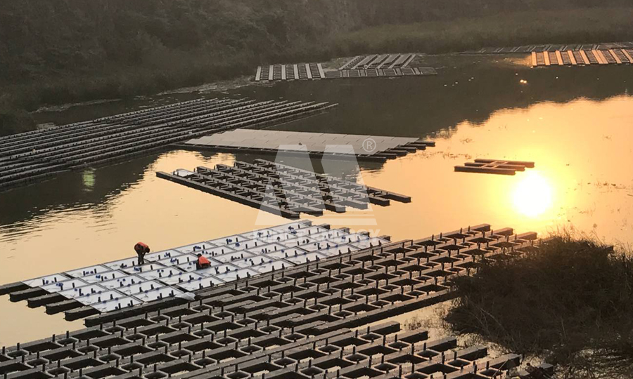 floating solar panels