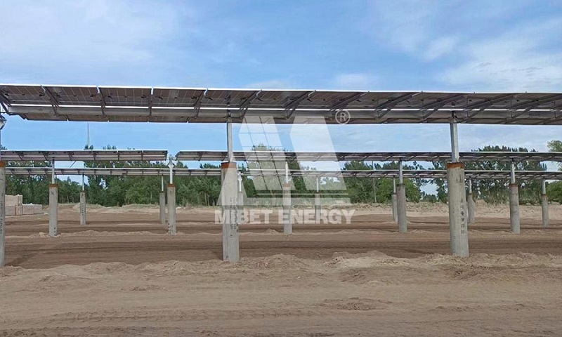 Proyecto de sistema de seguimiento de panel solar de un solo eje horizontal inteligente de 50 MW en el noreste de China
