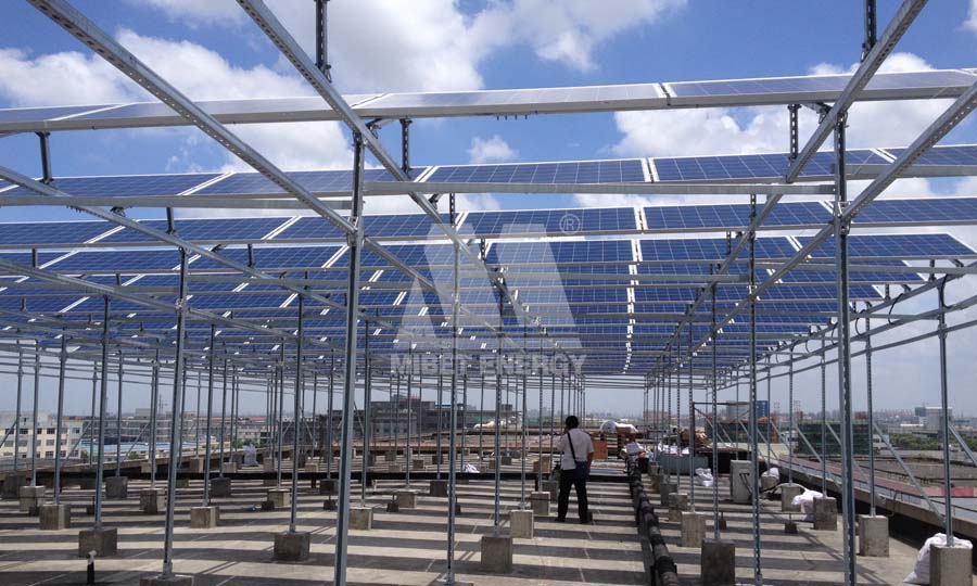 montaje en techo de paneles solares en china