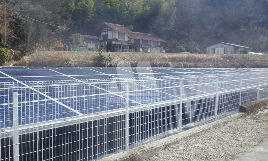 cerca de construcción solar para parque solar en japón
