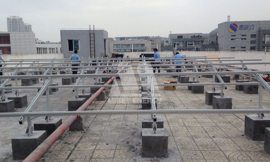 montaje en techo de panel solar en china